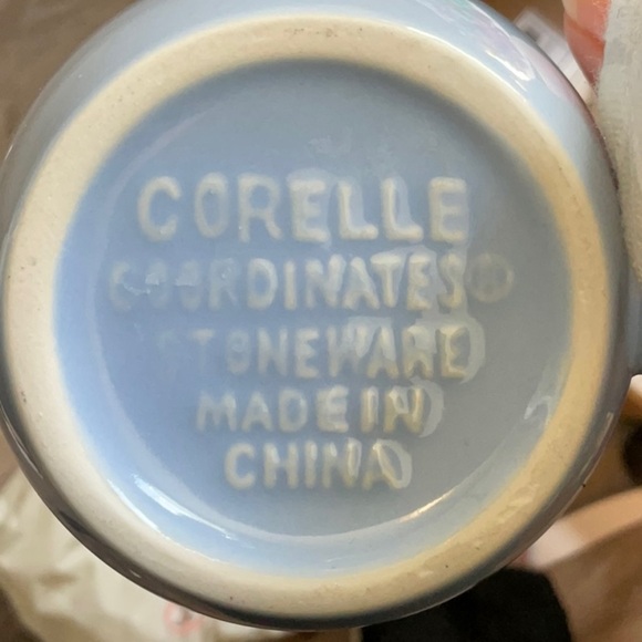 Set of 4 Vintage Corelle mugs - Picture 3 of 3